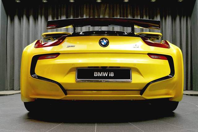 黃的高調《BMW i8》阿布達比專屬新衣上身 - 圖片12