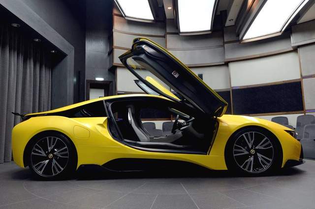 黃的高調《BMW i8》阿布達比專屬新衣上身 - 圖片9