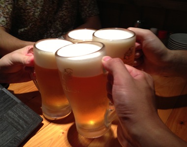 《想跟她一起喝酒的新成年日本女星》分明就是想灌醉人家～（指）