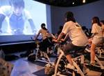 同步率MAX《飆速宅男真人日劇試映會》觀眾席座位全都是健身車… 同步率MAX《飆速宅男真人日劇試映會》觀眾席座位全都是健身車…