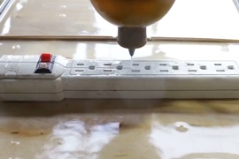 《水刀切割》不管什麼東西都要拿來切看看 《水刀切割》不管什麼東西都要拿來切看看