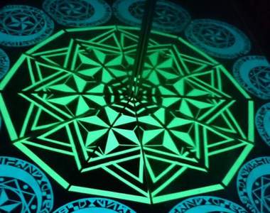 越來越進階《發光的魔法陣》在雨傘上居然也有這麼好的效果啊