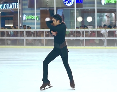 超狂cosplay《YURI!!! on ICE》Joel Minas還原勇利「愛即Eros」