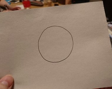 畫力的象徵《挑戰不用工具畫正圓》但畫不出來也不用太難過