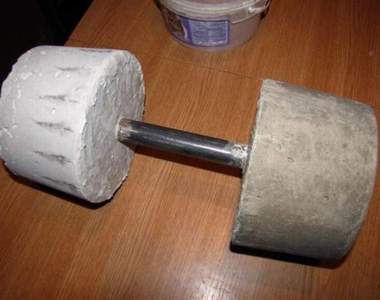 《DIY土砲啞鈴》自己製作鍛鍊的器材感覺也很不錯啊www