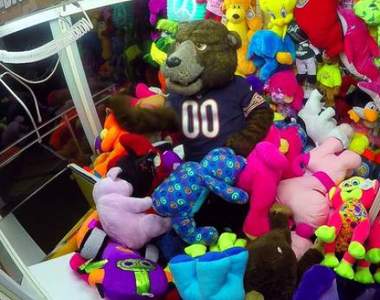 《老外被整動圖大會串》夾娃娃機裡的埋伏肯定會嚇到所有人