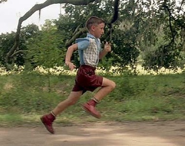 戲如人生《阿甘正傳》小阿甘 後來真的追隨阿甘腳步變成了~?