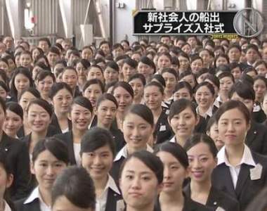 《新社畜入職 = 複製人全面進攻》這裡有一批好新鮮的肝…