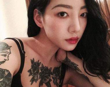 《韓國美女刺青師NINI》不管是作品還是人都有一種空靈系的美感