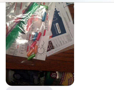 推特話題《在女兒房間發現不明藥丸》媽媽妳不要這麼緊張ww