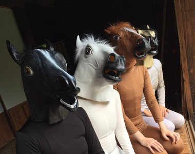 理想與現實《刀劍亂舞馬頭COSPLAY》找不到真的馬只好將就一下了……