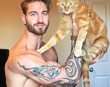 帥男模密招《跟貓大人一起健身》迷妹表示舉我也可以唷(๑´ڡ`๑) 