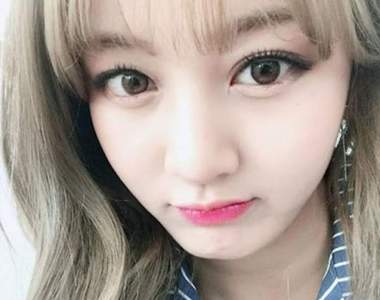 TWICE《志效》的拍照行為引起網友關心 希望不會有什麼不好的狀況發生阿(´・ω・`)