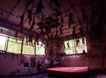 日本最狂廢墟《內衣寺》上百件布拉甲垂吊滿屋竟會如此詭異... 日本最狂廢墟《內衣寺》上百件布拉甲垂吊滿屋竟會如此詭異...