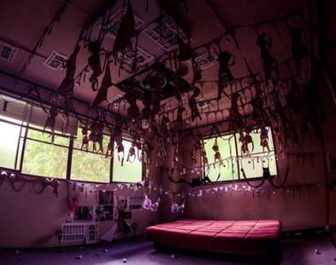 日本最狂廢墟《內衣寺》上百件布拉甲垂吊滿屋竟會如此詭異...