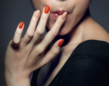 香港肯德基推出《可食用指甲油》竟然還有分辣跟不辣口味？