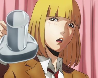 雜誌封面《真人VS二次元》哪種比較エロ？