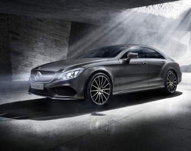 《Mercedes-Benz CLS Final Edition》告別身影超有型