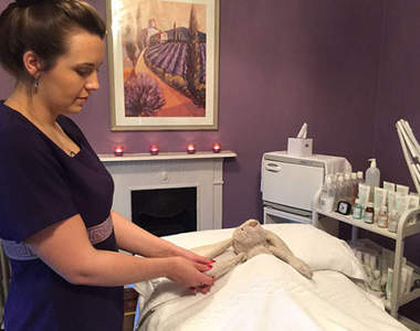 《兔子布偶的飯店五星級享受》在小主人領回家之前可是被服侍得很好呢w