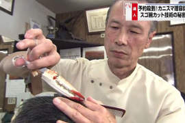 日本《蟹腳理髮師》讓老闆堅持用蟹腳剪頭髮的理由究竟是...（憋笑）