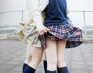 《高校美眉掀裙寫真》青山裕企新書發售網友一睹裙下風光都樂歪惹