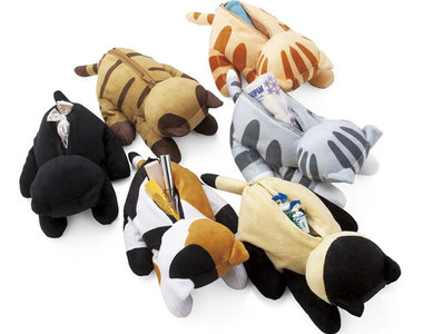 貓部《趴趴貓隨身包》翻過來就是翻肚肚的喵喵