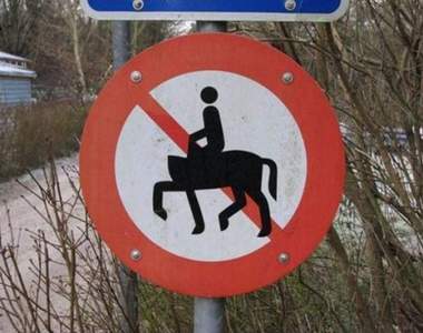 《有問題道路標誌》都不知道到底是在開玩笑還是認真警告惹XD