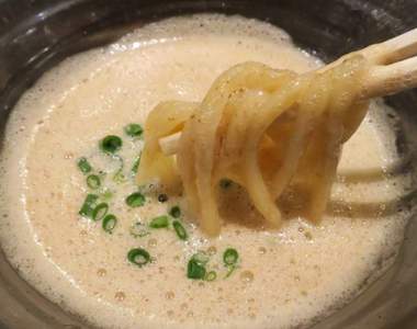 日本拉麵新流行《泡沫拉麵》發泡過的拉麵到底有什麼不同？