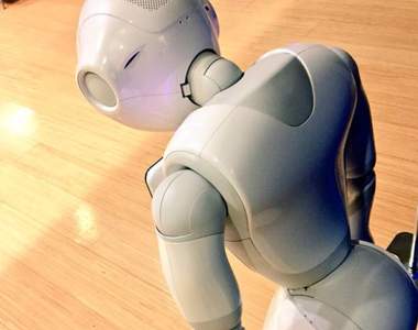 《該休息的Pepper機器人》就跟人類一樣需要充電放鬆啊...