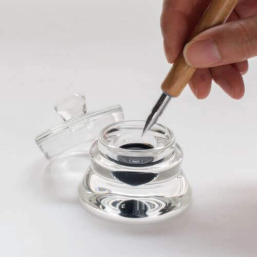 漫畫家構想 新式墨水瓶販賣決定 職人擴散溫情造福更多漫畫家