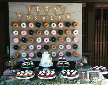 甜美婚禮新流行《甜甜圈牆》結婚蛋糕已經落伍惹～