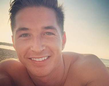 《超帥播報記者 James Longman》都不曉得是要看新聞還是要看帥哥了啦