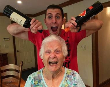 Ross Smith《配合度超高的奶奶》祖孫一起搞笑