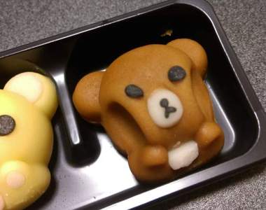 臉頰凹陷《懶懶熊和菓子》不小心就會吃得很獵奇（笑淚）