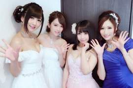 《宅宅AVDay》倒數第四張跟JULIA大槻響合影的短髮的女生是誰啊? 《宅宅AVDay》倒數第四張跟JULIA大槻響合影的短髮的女生是誰啊?