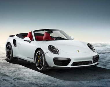 特製《Porsche 911 Turbo S Cabriolet》黑白配經典上身