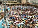 有變態《東京夏日樂園出現割屁股狂魔》潛伏在驚人密度的泳池對女性伺機下手… 有變態《東京夏日樂園出現割屁股狂魔》潛伏在驚人密度的泳池對女性伺機下手…