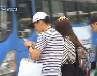 網路話題《讓人疑惑的過馬路畫面》到底「那個」是什麼......