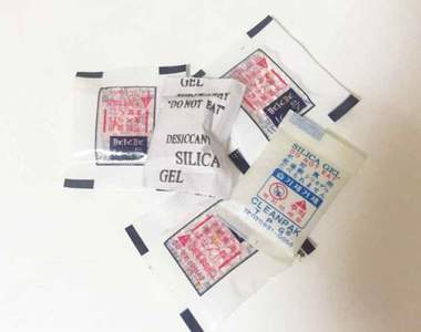《餅乾乾燥劑再利用》除了丟掉外還有什麼可用之處?