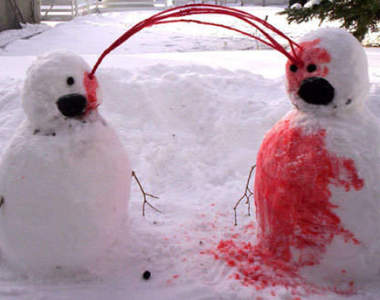 閱覽注意級《驚悚雪人》在路上看到這樣的雪人還是塊陶吧