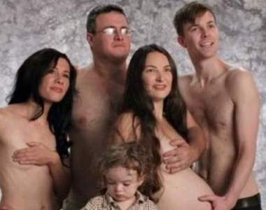 創意突破天際的《家庭照》其實蠻多家庭喜歡裸照的......