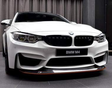 帥氣白馬《BMW M4 GTS》阿布達比現身超有型
