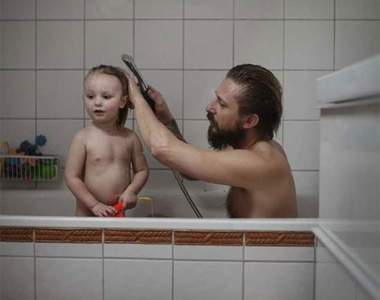 《瑞典爸爸的育兒假期》其實給男人帶孩子不一定是個壞主意