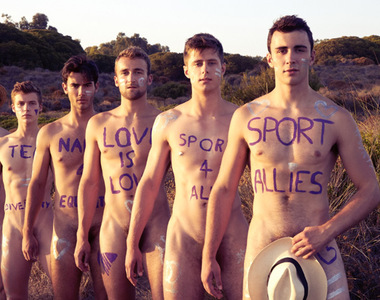 《15型男月曆一次欣賞》還沒決定的話給你比個過癮