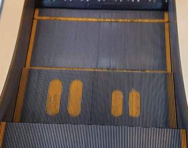 《日本手扶梯靠左靠右問題》絕大部分的人果然還是屬於這一派