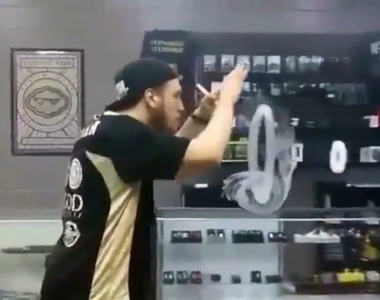 小朋友不要學《神一般的吞雲吐霧》叔叔有練過