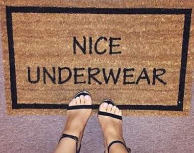 《創意腳踏墊》低頭一看發現自己被腳踏墊調戲惹XD