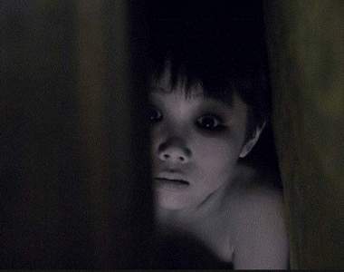 網路靈異話題《後座的男孩》明明車上只有兩人卻出現第三人......