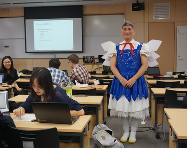 《慶應大學Cosplay上課的教授》uhyo 有這種教授好有趣啊www