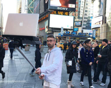 《MacBook自拍棒》與其說自拍不如說在做重訓吧ww